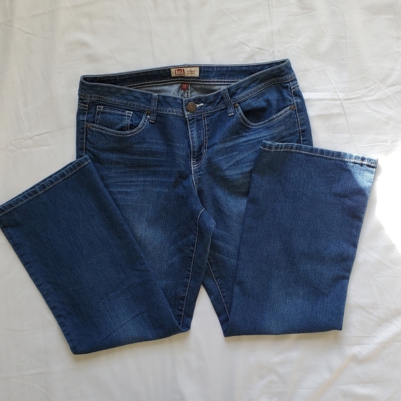 L.e.i. Juniors Curvy Boot Jeans - Picture 3 of 6